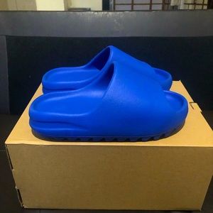 Adidas Yeezy Slides Azure size 5